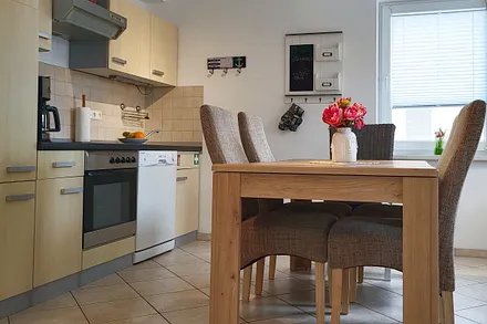 Küche mit Essbereich