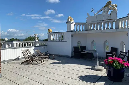 Die Fewo Meerweib hat keinen eigenen Balkon. Nutzen Sie gern die große möblierte Dachterrasse (Gemeinschaftsnutzung) für Ausblick und Entspannung!