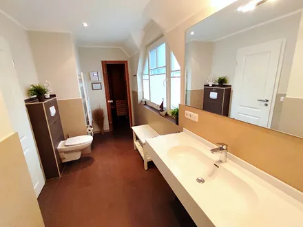 Badezimmer im ersten OG (Sauna integriert)