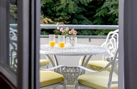 Balkon mit Waldblick