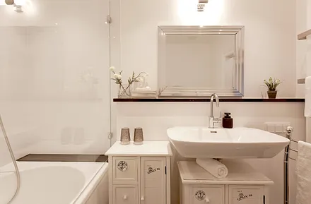 Badezimmer mit Badewanne