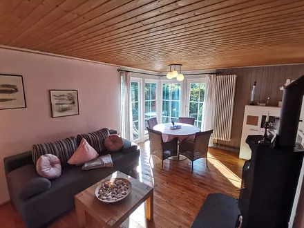 Essbereich mit Blick in den Garten