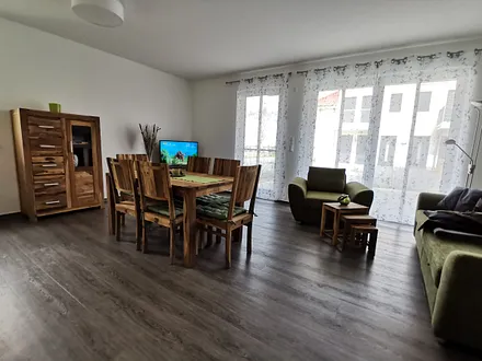 Der Essbereich im Wohnzimmer