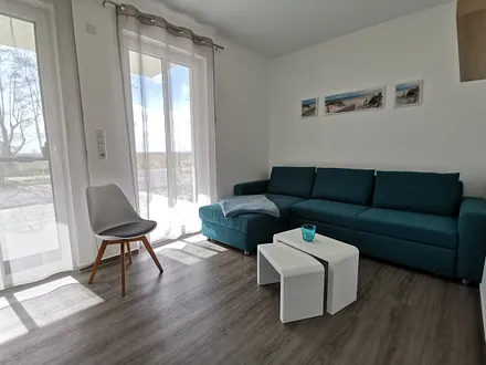 2, Schlafzimmer mit sehr bequemer Bettcouch (vollwertiges Bett)