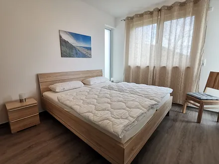 Schlafzimmer mit Doppelbett (voll verdunkelbar)