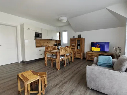 Esstisch mit Küchenzeile