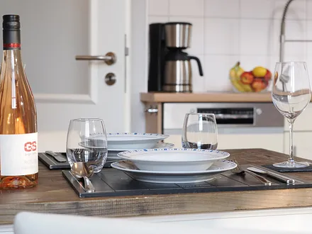 liebevoll eingedeckter Esstisch