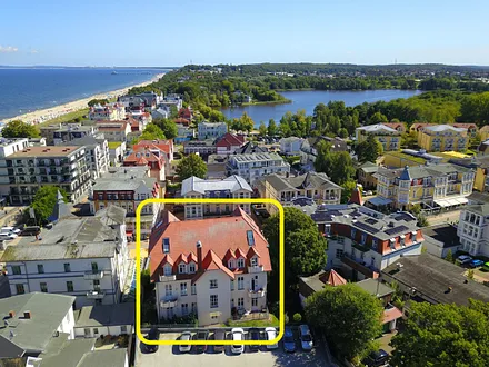 Rückseite der Villa Frisia mit Parkdeck 