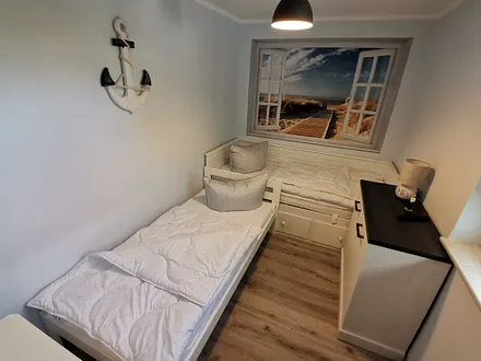 Schlafzimmer mit 2 Einzelbetten und TV