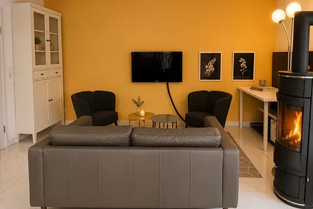 Wohnzimmer mit Kamin