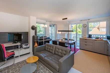 Wohnzimmer mit Kamin