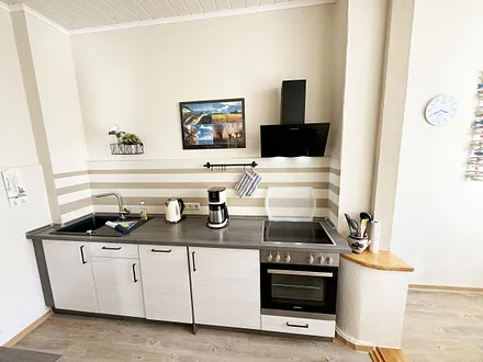 Küchenzeile mit Backofen