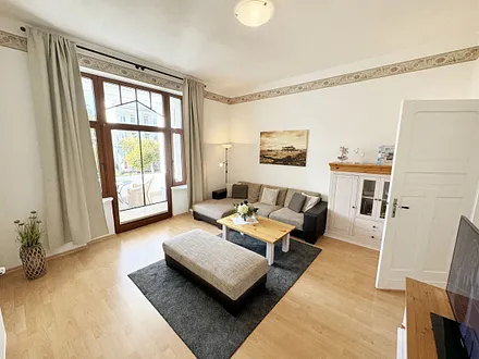 Wohnbereich mit Zugang zum Balkon