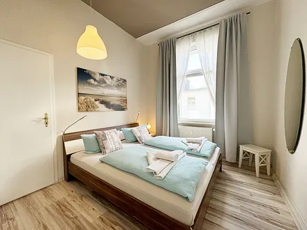 geräumiges Schlafzimmer