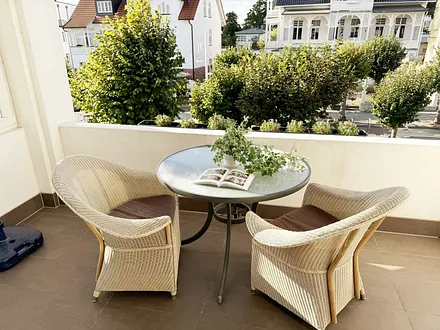 bestuhlter Balkon