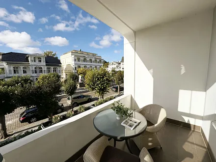 Balkon mit Blick auf die Wilhelmstrasse