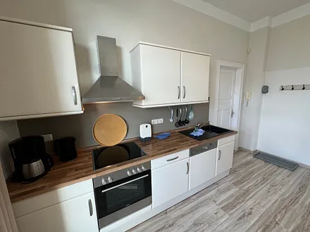 Küchenzeile mit Backofen