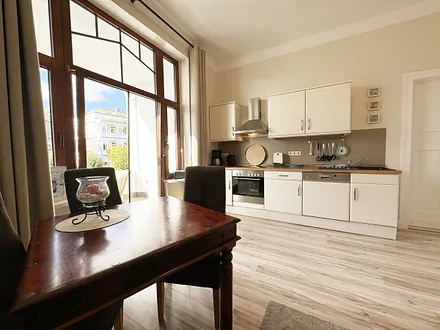 Küchenzeile mit Geschirrspüler