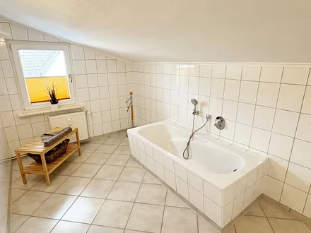 Badezimmer mit Badewanne