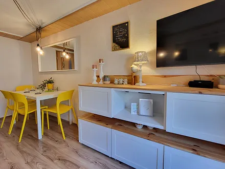 Wohnzimmer mit Essbereich