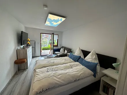 Wohn- Schlafzimmer mit Zugang zur Terrasse