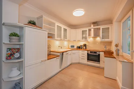 voll ausgestattete Küchenzeile