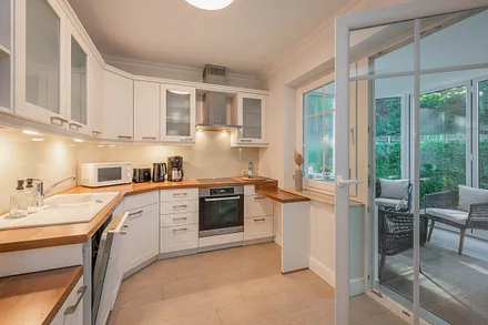 voll ausgestattete Küchenzeile