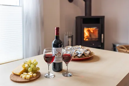 Wohnzimmer mit Kamin