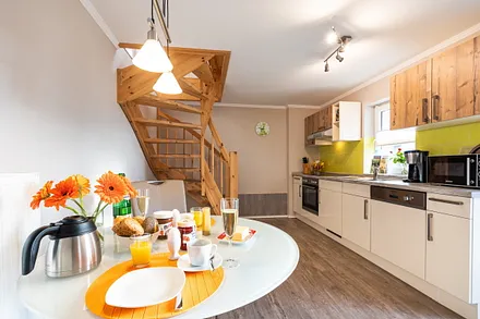 Küche mit Essbereich