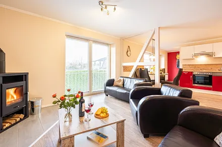 Wohnzimmer mit Kamin