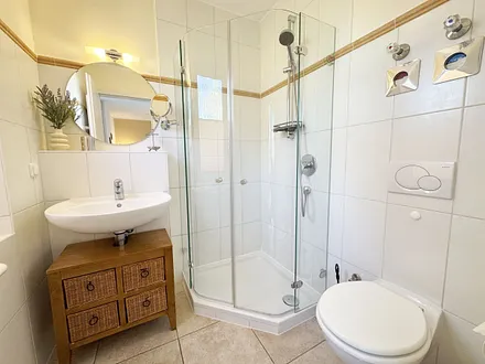 1.Badezimmer mit Dusche