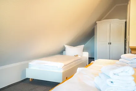 Einzelbett im Schlafzimmer