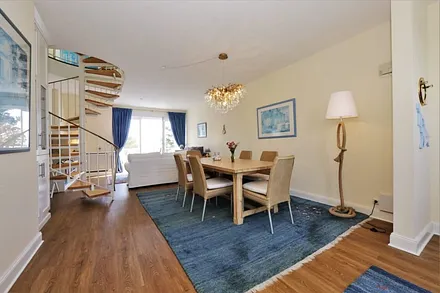 Esstisch im Wohnzimmer