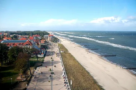 Blick auf Kühlungsborn West, den Strand und die Ostsee