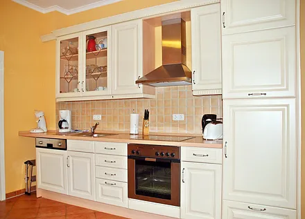 Hochwertige & komplett ausgestattete Nobilia-Küche im Landhausstil (Geschirrspüler, Kaffeevollautomat, etc)