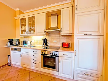 Hochwertige & komplett ausgestattete Nobilia-Küche im Landhausstil (Geschirrspüler, Kaffeevollautomat, etc)