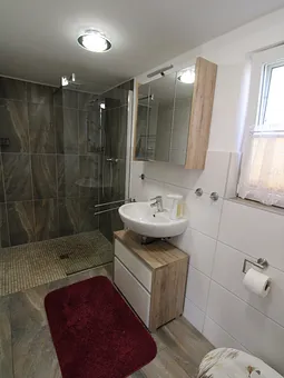 Bad mit ebenerdiger Dusche