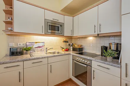 voll ausgestattete Küchenzeile