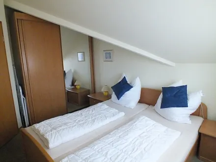 Schlafzimmer (Bild vom OG, Einrichtung identisch) 