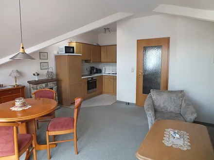 Wohnzimmer, Blick zu Küche