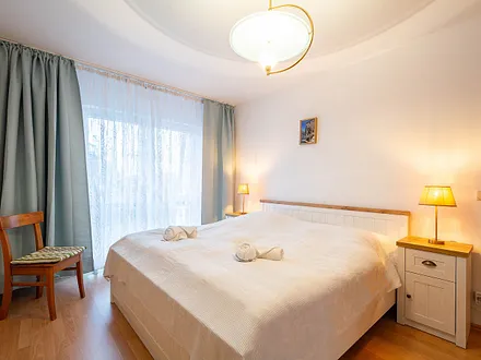 Das Schlafzimmer mit Doppelbett