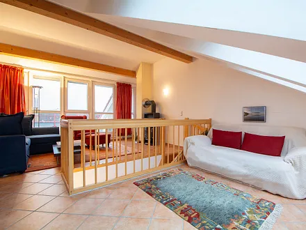 Der gemütliche Wohn- und Schlafbereich in der oberen Etage