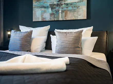 Das Schlafzimmer mit Boxspringbett