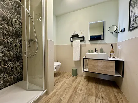 Das moderne Bad mit Regenwalddusche