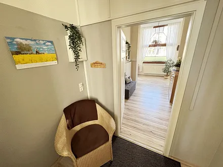 großzügiger heller Flur