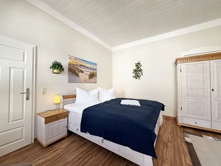 1. Schlafzimmer mit Doppelbett