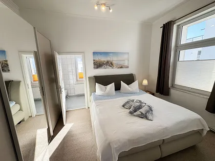 2. Schlafzimmer mit Doppelbett