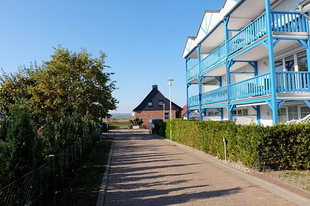 Blick auf das Haus und Richtung Selliner See