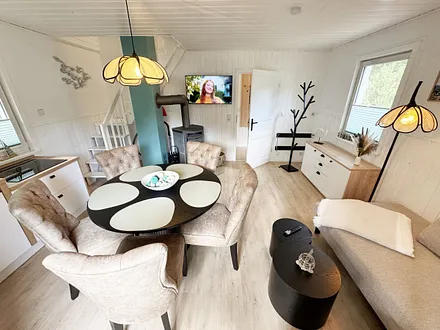 Essbereich mit Stühlen