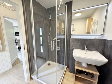 Tageslicht Badezimmer mit Waschbecken